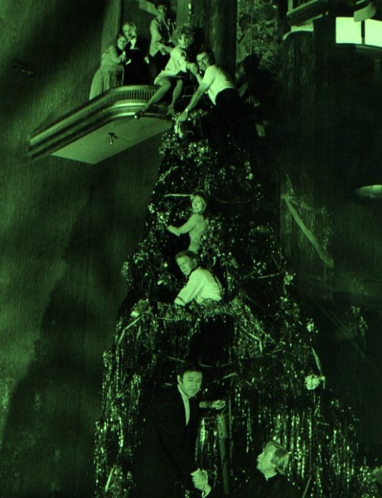 The Poseidon Adventure - Tree Erection